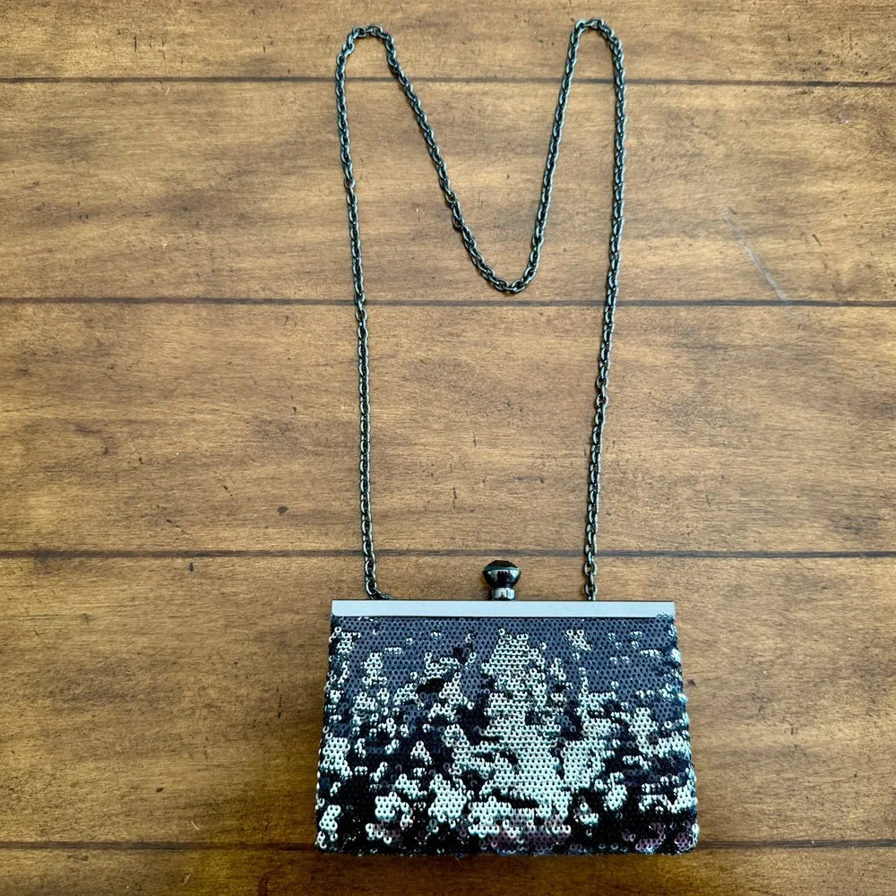 Black Silver‎ Sequin Evening Clutch Bag • Gunmetal Kiss Lock Clasp • Chain Strap